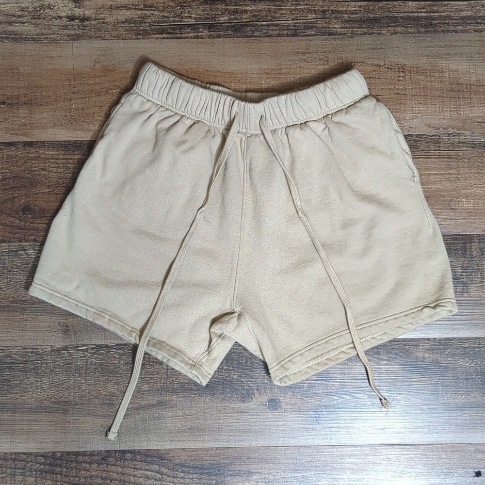 MNML Everyday SweatShorts 5" inseam Size Medium in Tan